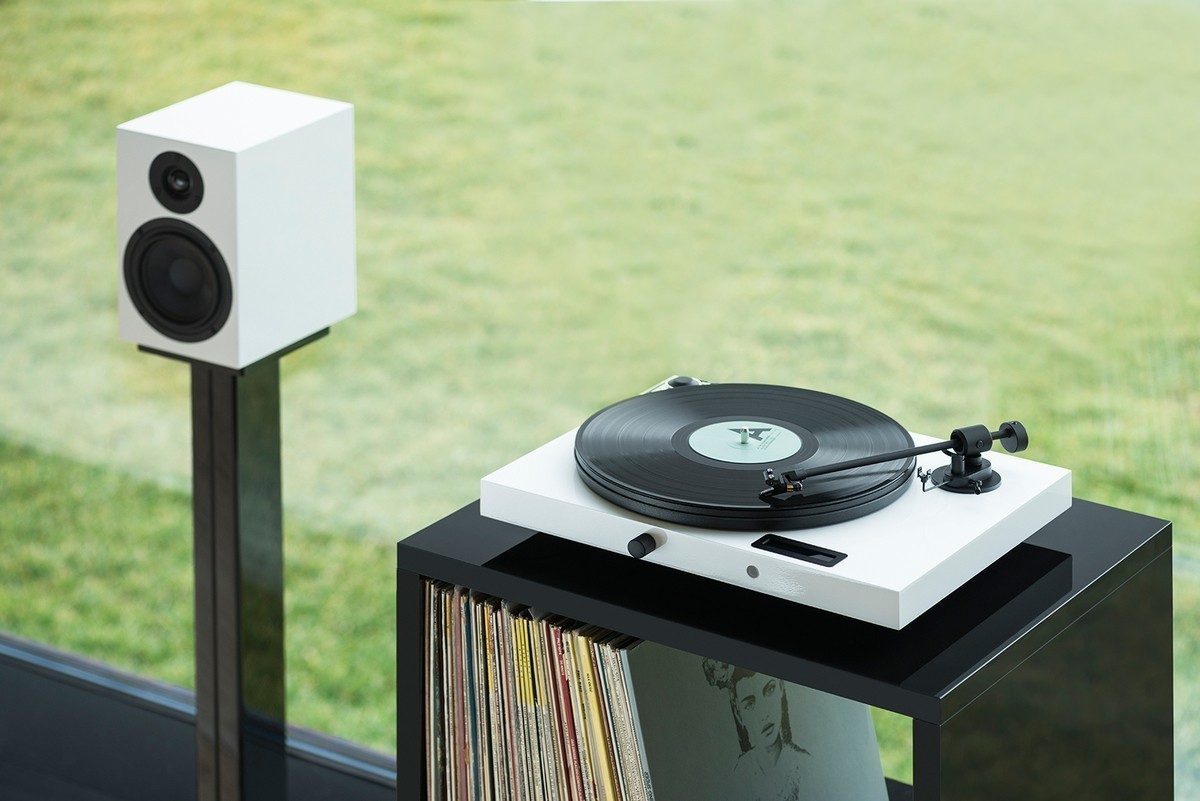 Pro-Ject Juke Box E (картридж Ortofon OM5e)- фото5